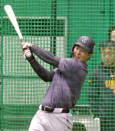 フリー打撃で打ち込む皆川（撮影・立川洋一郎）