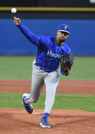 ヤクルト打線を相手に力投するデュプランティエ（撮影・佐藤厚）