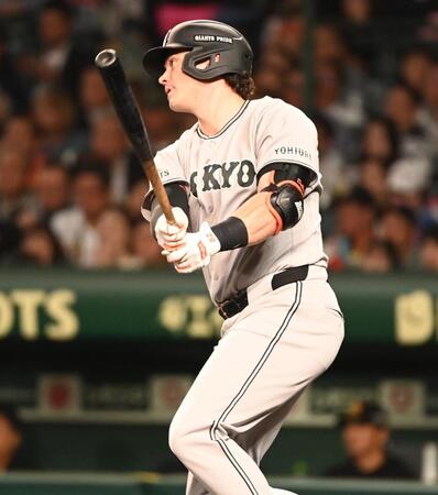 ３回、ダルベックが中前打を放つ