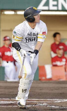 　１回、柳田が左中間に先制３ランを放つ