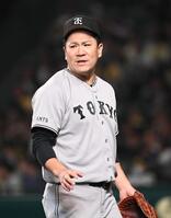 ５回、森下を空振り三振に仕留め、ベンチに戻る田中将