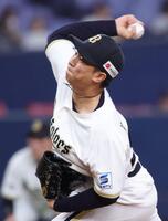 ７回、番手で登板した古田島（撮影・坂部計介）
