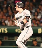 ３回、ダルベックが中前打を放つ