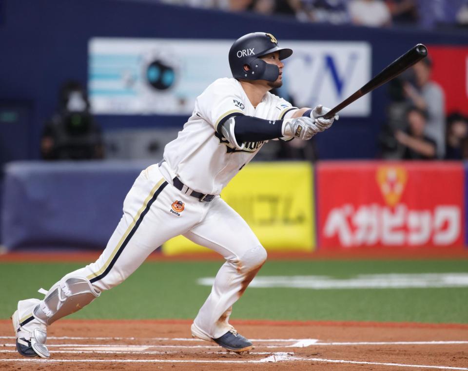 ６回、森は右翼フェンス直撃の二塁打を放つ（撮影・坂部計介）