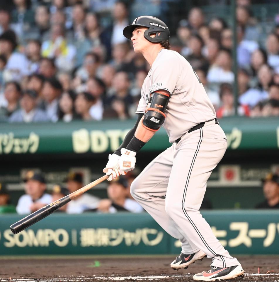 １回、ダルベックが先制左越え３点本塁打を放つ