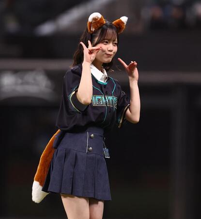 きつねダンスを踊るＡＫＢ４８・川村結衣（撮影・中島達哉）