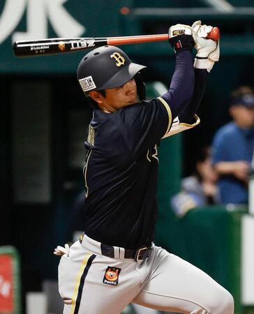 ５回、太田が右前に適時打を放つ