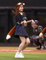 きつねダンスを踊るＡＫＢ４８・花田藍衣（撮影・中島達哉）