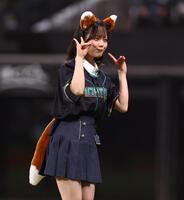 きつねダンスを踊るＡＫＢ４８・川村結衣（撮影・中島達哉）