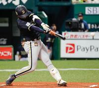 １回、太田が右前に適時打を放つ