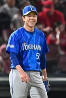 ４回を三者凡退に抑え、笑顔を見せる平良