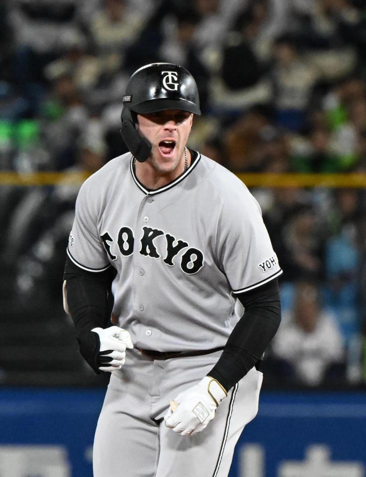 ３回、２点二塁打を放ち、雄たけびを上げるキャベッジ