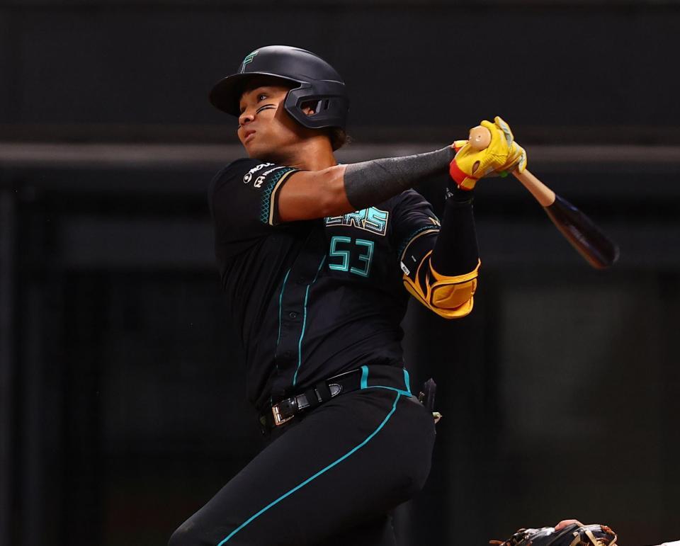 １回、勝ち越し犠飛を放つ水谷（撮影・中島達哉）