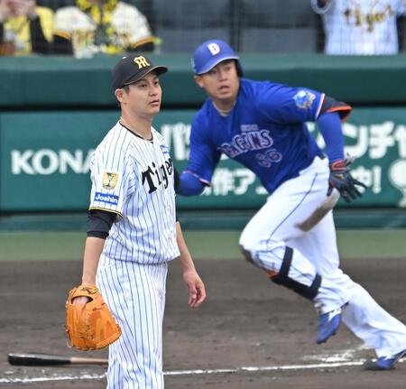 ４回、鵜飼に２ランを許す大竹（撮影・飯室逸平）