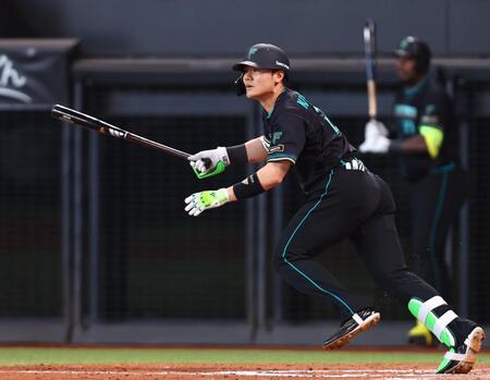 ６回、２点適時三塁打を放つ清宮幸（撮影・中島達哉）