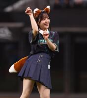 きつねダンスを踊るＡＫＢ４８・川村結衣＝１７日