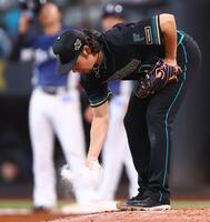 ６回、先制を許した伊藤（撮影・中島達哉）
