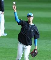 １軍に合流した福島（撮影・中島達哉）