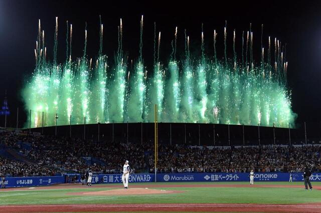 花火でヤクルト－巨人戦が２度中断