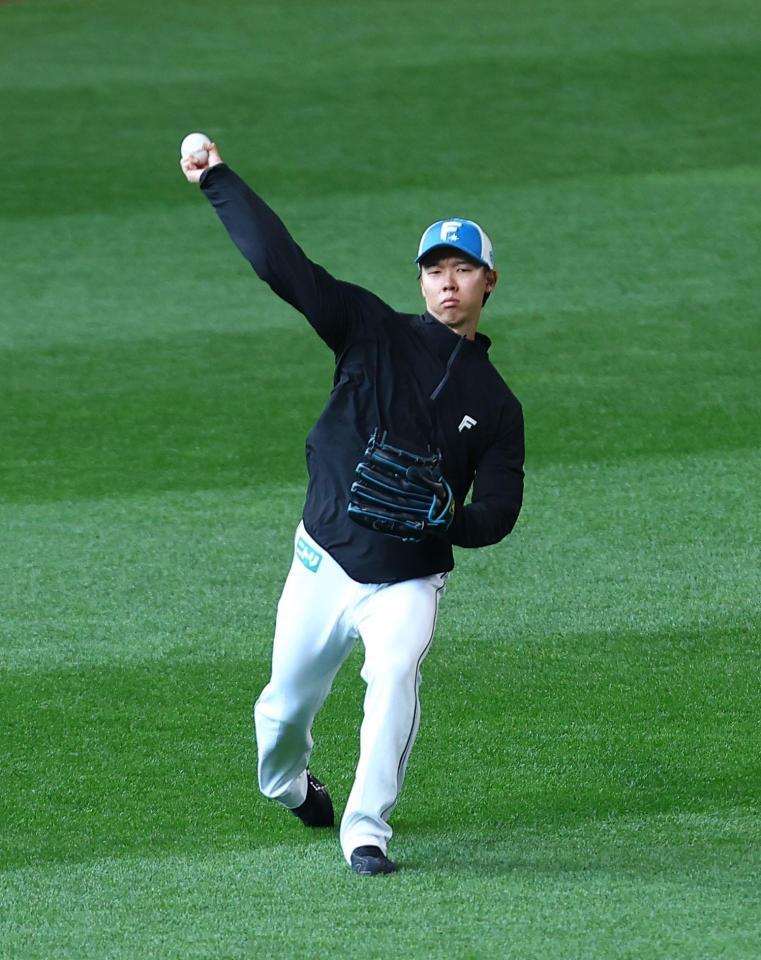 １軍に合流し、キャッチボールをする大川（撮影・中島達哉）