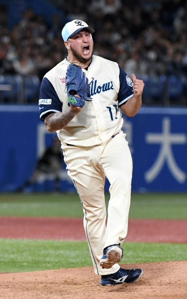 ８連続セーブを挙げ、雄叫びを上げるキハダ（撮影・佐藤厚）