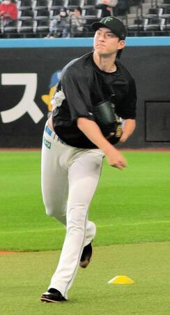 キャッチボールをする達