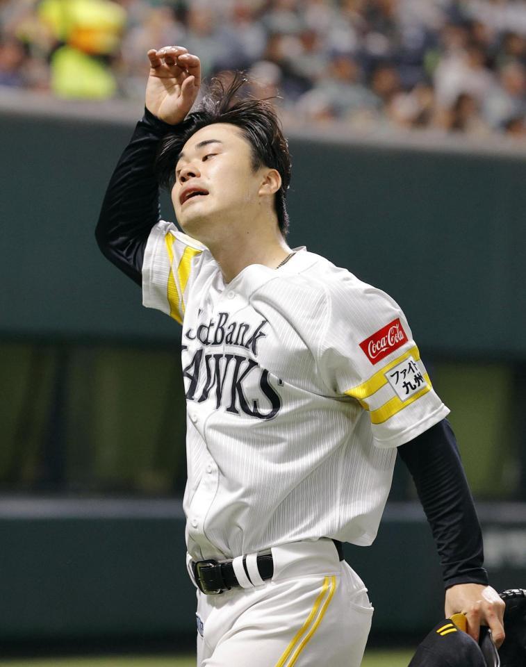 　９回途中、勝ち越しを許し降板する松本晴