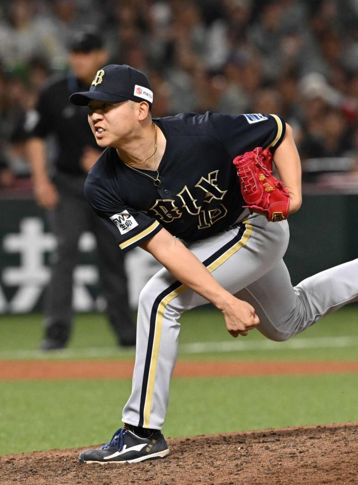 　３番手でマウンドに上がる椋木