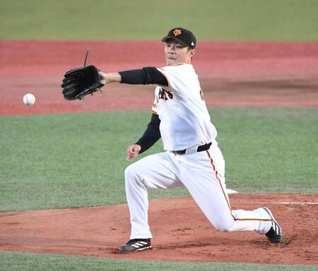 １回、石伊の打球にグラブを出す則本（撮影・佐藤厚）