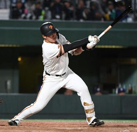 ５回、則本の代打・石塚は遊ゴロに倒れる（撮影・佐藤厚）