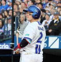 １回、バースディーソングを聴く牧（撮影・田中太一）