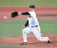 １回、石伊の打球にグラブを出す則本（撮影・佐藤厚）