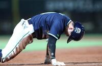 ５回、チャンスで三ゴロに倒れた並木（撮影・北村雅宏）