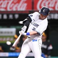 １回、右前タイムリーを放った平沢（撮影・園田高夫）