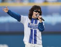 熱唱する龍玄とし（Ｔｏｓｈｌ）＝撮影・田中太一