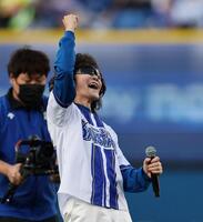 熱唱する龍玄とし（Ｔｏｓｈｌ）＝撮影・田中太一