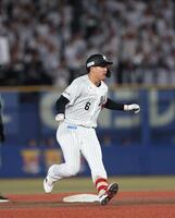 ６回、勝ち越し２点二塁打を放った西川（撮影・金田祐二）