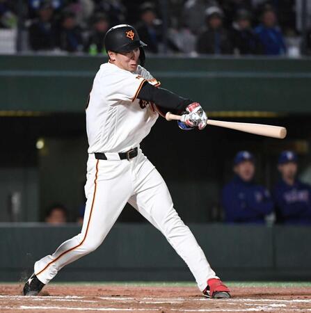 　プロ初安打を放つ小浜