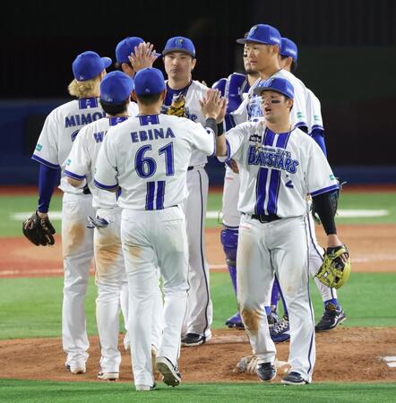 連夜の打撃戦を制し、５連勝となったＤｅＮＡナイン（撮影・伊藤笙子）