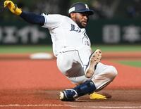 ４回、中越え三塁打を放ち滑り込むカナリオ（撮影・園田高夫）