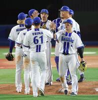 連夜の打撃戦を制し、５連勝となったＤｅＮＡナイン（撮影・伊藤笙子）