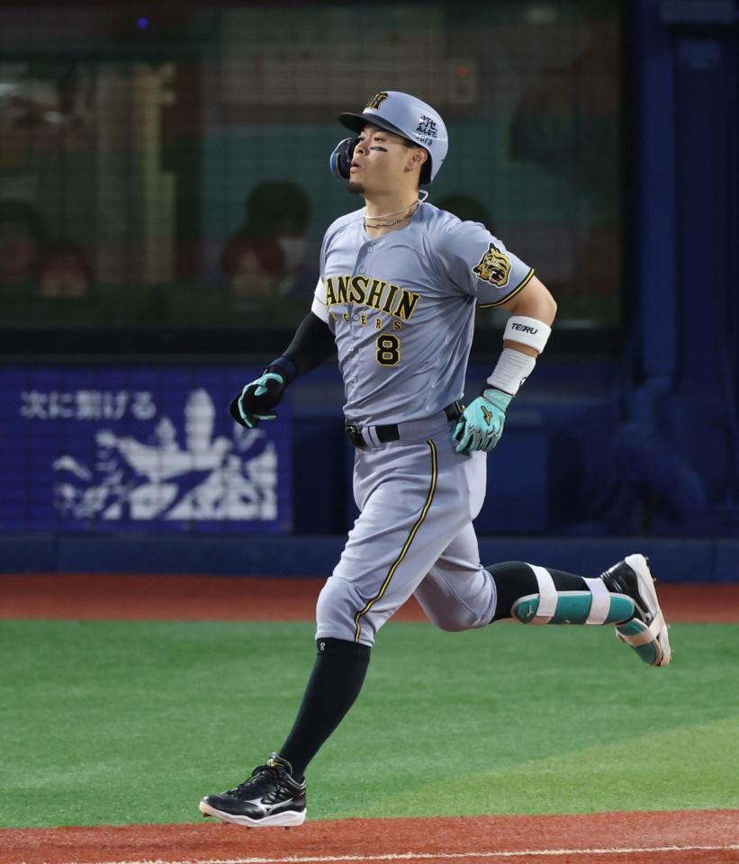 ２回、遊ライナーに倒れた佐藤輝（撮影・伊藤笙子）