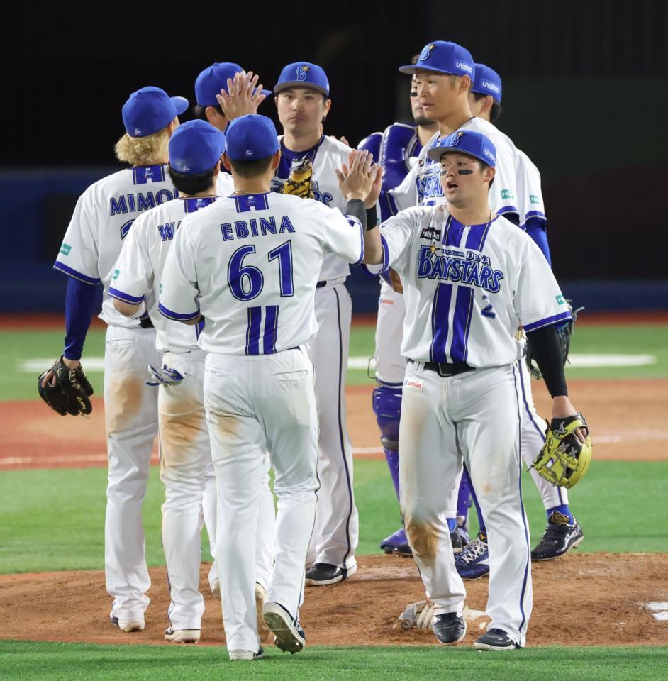 連夜の打撃戦を制し、５連勝となったＤｅＮＡナイン（撮影・伊藤笙子）