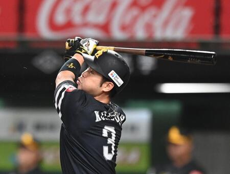 ７回、勝ち越しの中犠飛を放った近藤（撮影・園田高夫）