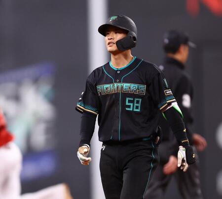 ８回、中飛に倒れた奈良間（撮影・中島達哉）