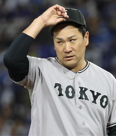 ２回を終え、ベンチに戻る田中将