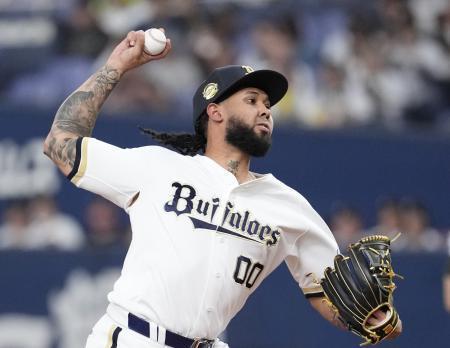 　７回１失点で４勝目を挙げたオリックスのエスピノーザ＝京セラドーム