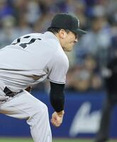 ＤｅＮＡ打線を相手に力投する田中将（撮影・西岡正）