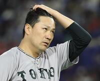 ４回を終え、ベンチに戻る田中将