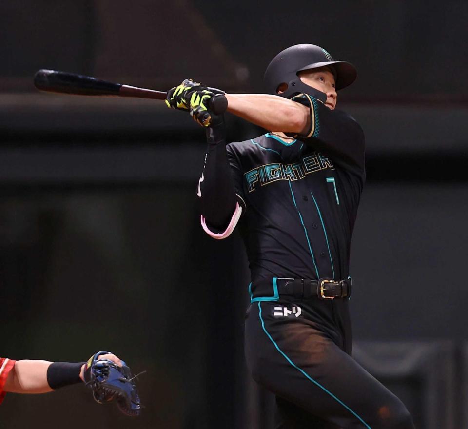 　４回、三塁打を放つ西川（撮影・中島達哉）